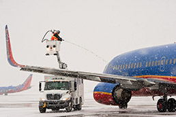 airport-deicing-4-15col.jpg