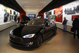 Tesla showroom keystone at crossing 15col